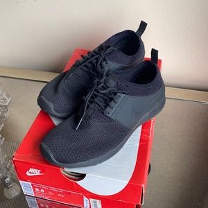 Nike women’s Juvenate shoes